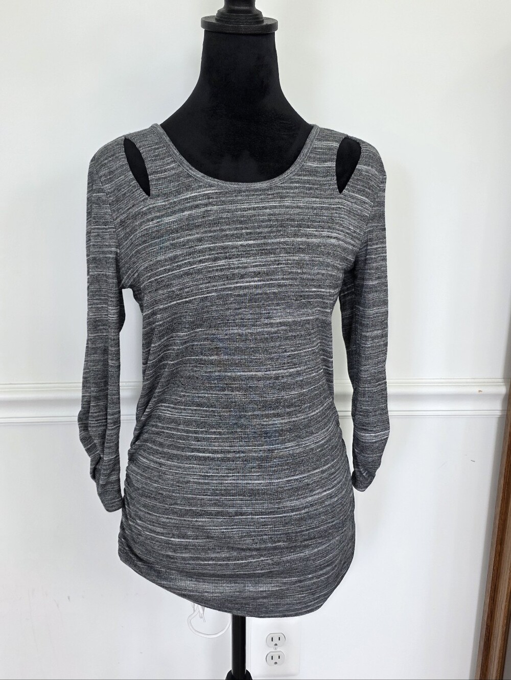 IZ BYER Women’s Gray Cutout Shoulder Knit Top L